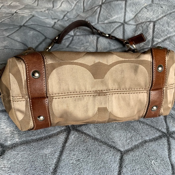 Coach signature shoulder bag - Picture 2 of 6